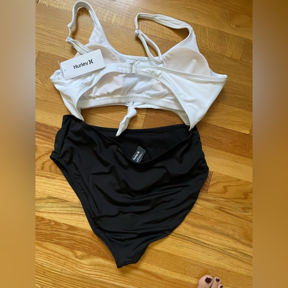 Hurley NWT Black & White Cutout One Piece Swimsuit-Size XL - Picture 3 of 4